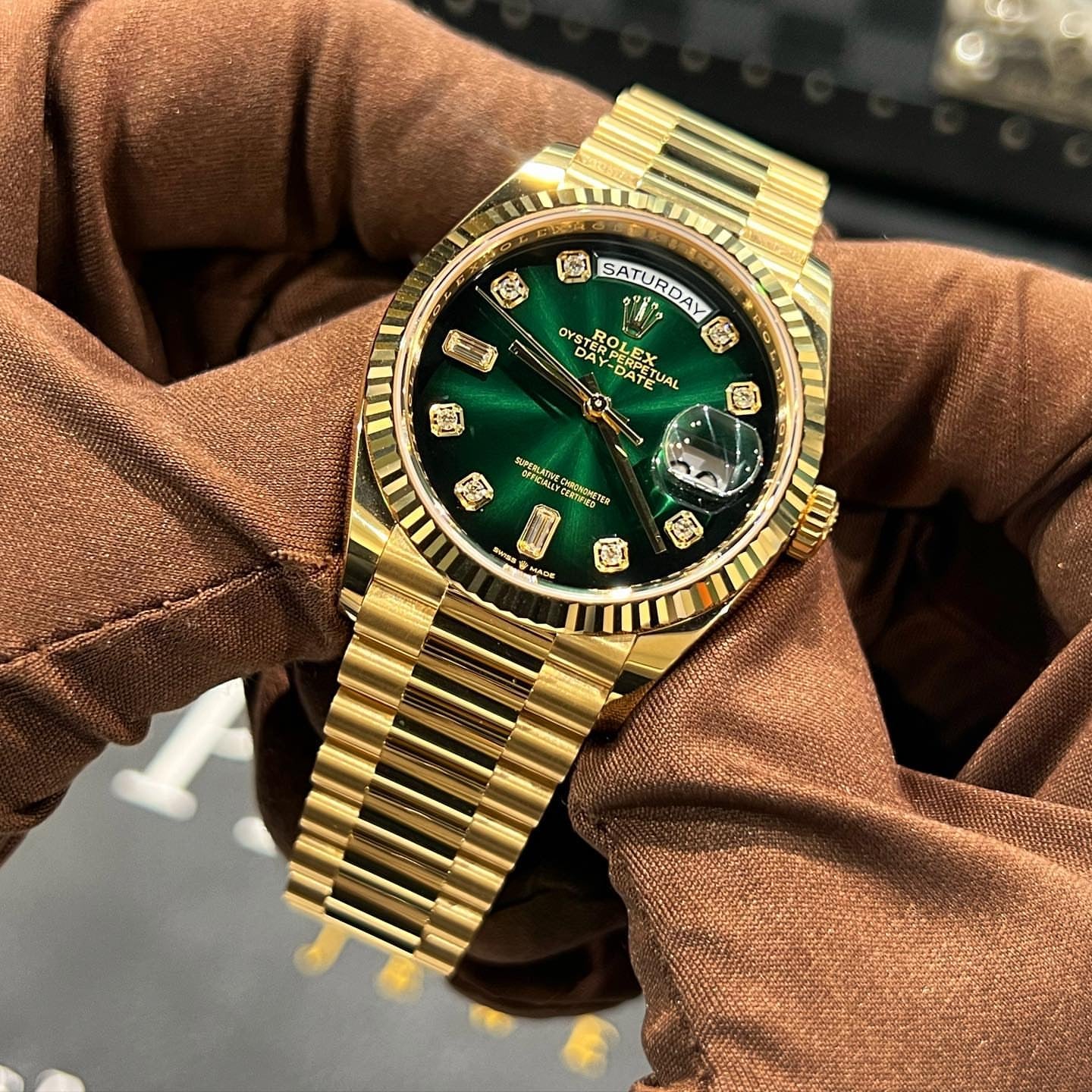 *Product Name :* Rolex Oyster Perpetual Day Date Gold-Green 40 Battery