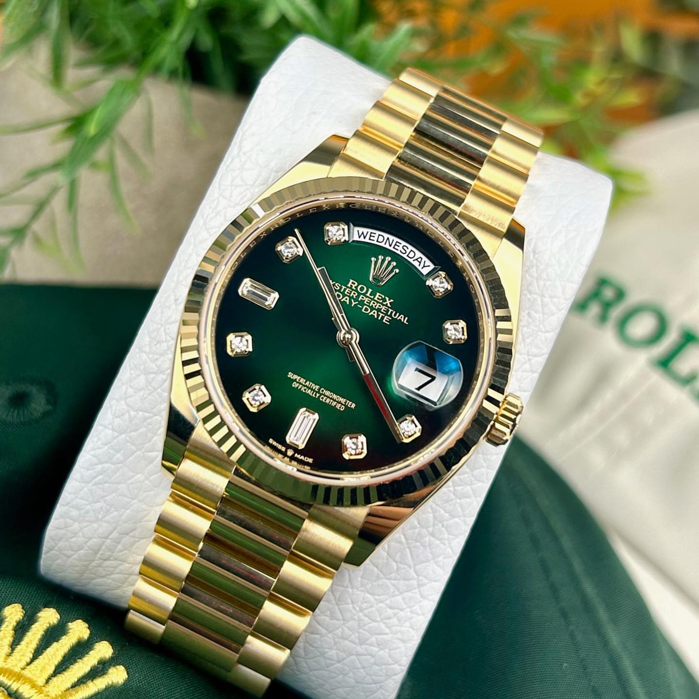 Rolex Oyster Perpetual Day Date Diamond Gold-Green 40 Battery